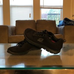 Nonslip solids black shoes